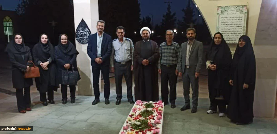 ادای احترام به مقام شهید گمنام 2